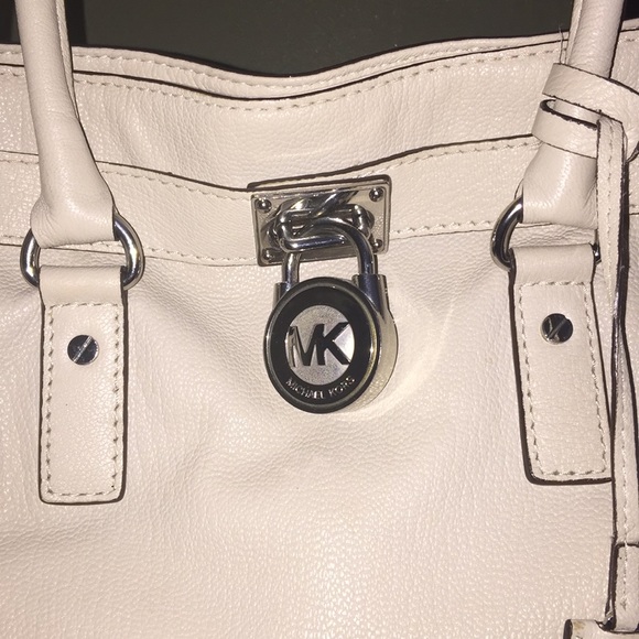Designer Pre-Owned MICHAEL KORS GORGEOUS BAG, Chain Handle. Used once. - Picture 2 of 8